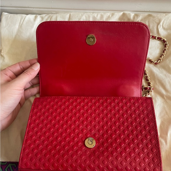 SOLD Tory Burch Marion embossed shrunken shoulder bag red - Picture 10 of 14